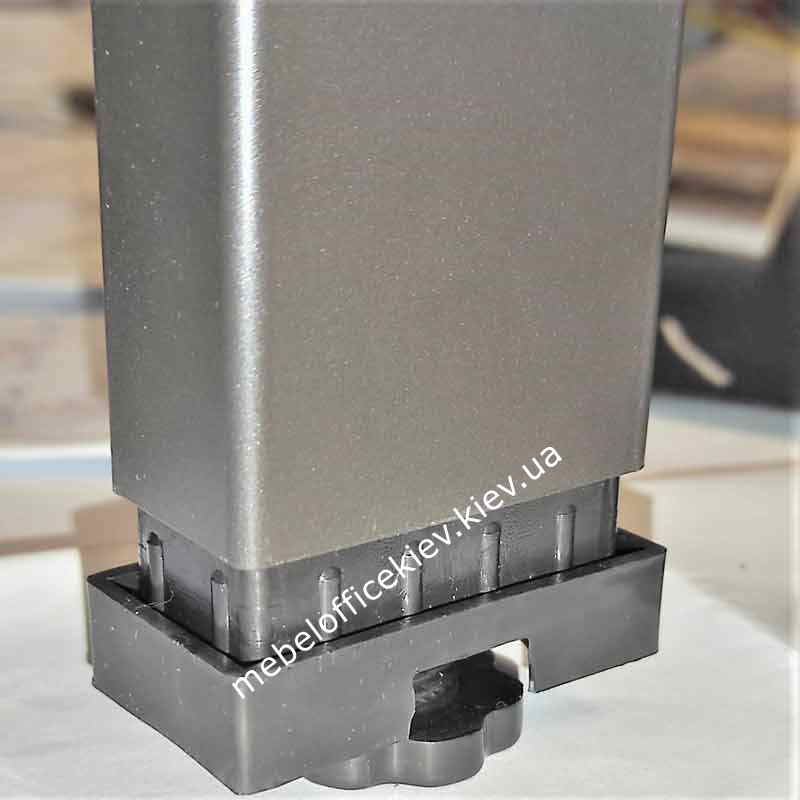 Профильная труба 40х20 и заглушка