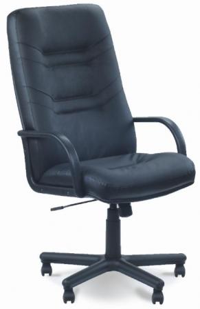 Пластик в кресле министр.