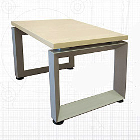 стол на металлическом каркасе